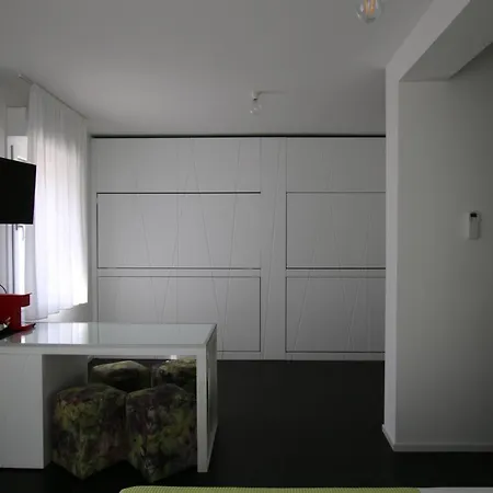 ゲストハウス Sunrise グラード