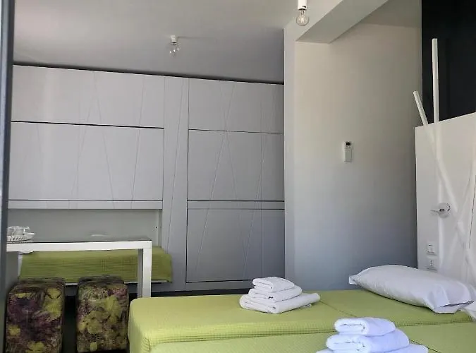 Sunrise בית הארחה 3*