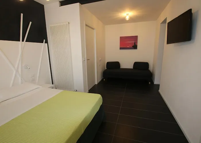 Sunrise בית הארחה 3*